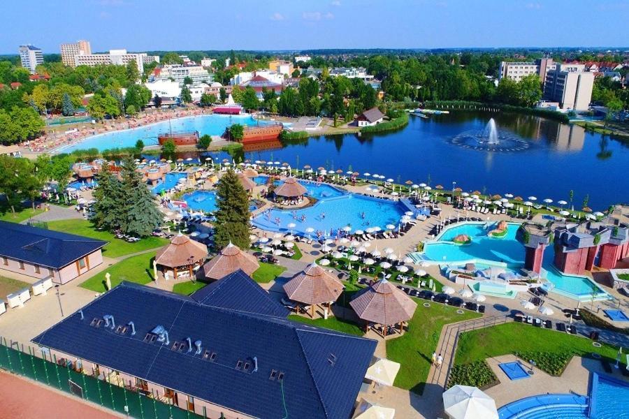 Lexi Apartman Appartement Hajdúszoboszló Buitenkant foto